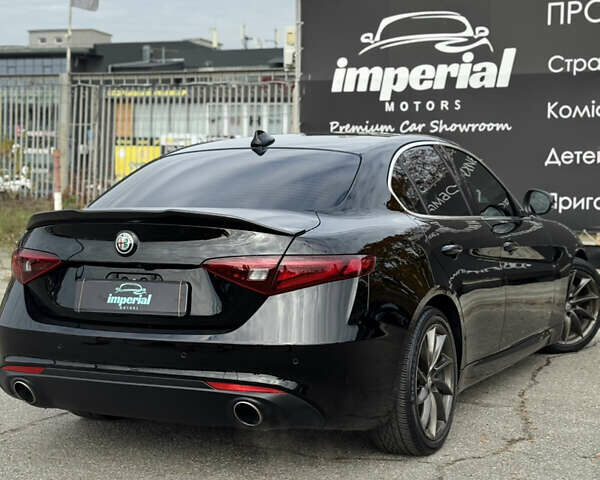 Черный Альфа Ромео Джулия, объемом двигателя 2 л и пробегом 58 тыс. км за 19999 $, фото 3 на Automoto.ua