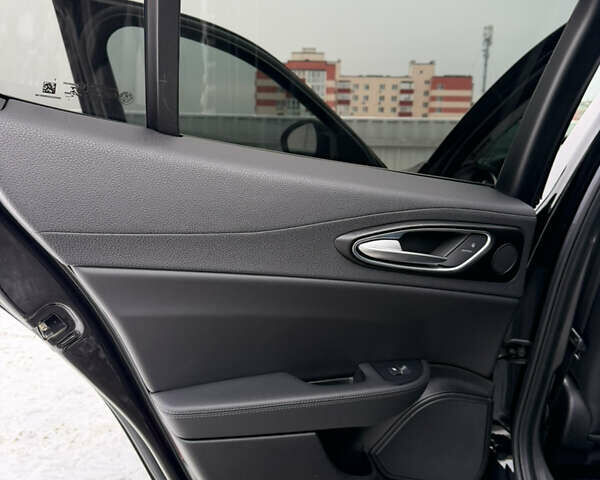 Чорний Альфа Ромео Джулія, об'ємом двигуна 2 л та пробігом 63 тис. км за 20900 $, фото 38 на Automoto.ua