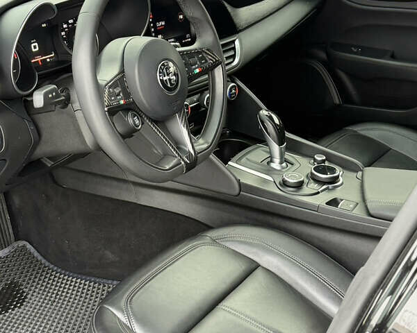 Чорний Альфа Ромео Джулія, об'ємом двигуна 2 л та пробігом 63 тис. км за 20900 $, фото 28 на Automoto.ua