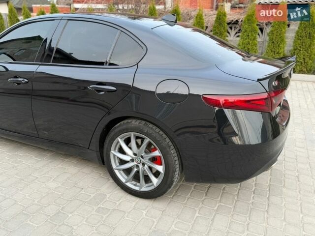 Черный Альфа Ромео Джулия, объемом двигателя 2 л и пробегом 80 тыс. км за 17000 $, фото 17 на Automoto.ua