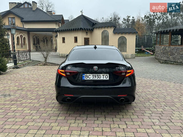 Чорний Альфа Ромео Джулія, об'ємом двигуна 2 л та пробігом 112 тис. км за 18800 $, фото 3 на Automoto.ua