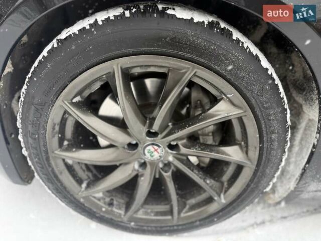 Чорний Альфа Ромео Джулія, об'ємом двигуна 2 л та пробігом 62 тис. км за 20500 $, фото 14 на Automoto.ua