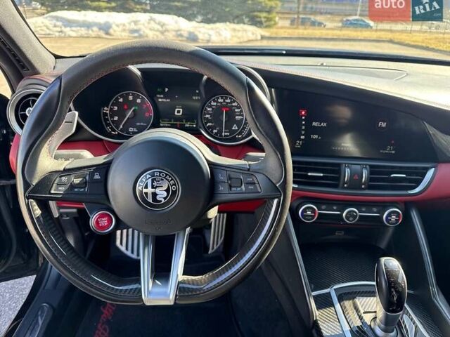 Чорний Альфа Ромео Джулія, об'ємом двигуна 2.9 л та пробігом 63 тис. км за 38500 $, фото 33 на Automoto.ua