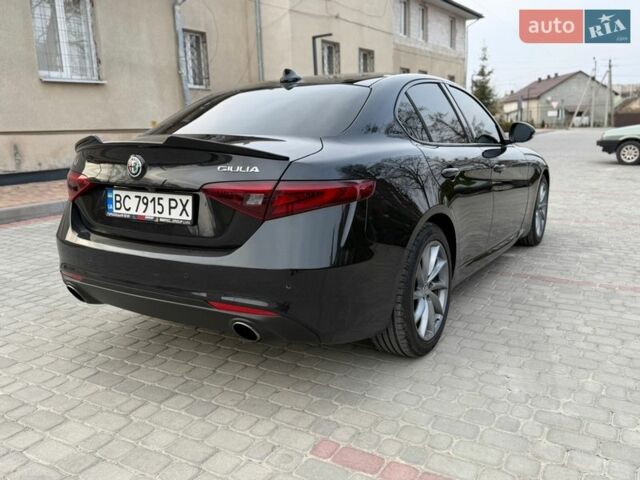 Черный Альфа Ромео Джулия, объемом двигателя 2 л и пробегом 80 тыс. км за 17000 $, фото 11 на Automoto.ua