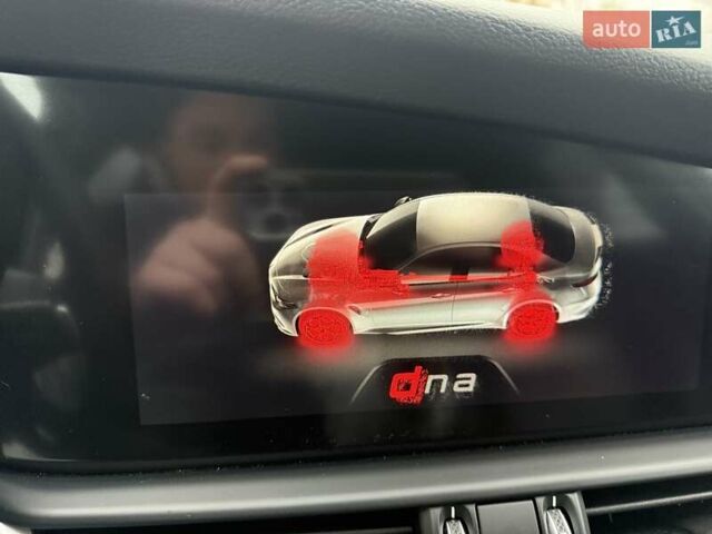 Чорний Альфа Ромео Джулія, об'ємом двигуна 2 л та пробігом 62 тис. км за 20500 $, фото 46 на Automoto.ua