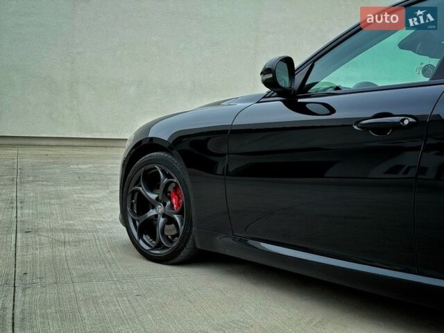 Чорний Альфа Ромео Джулія, об'ємом двигуна 2 л та пробігом 67 тис. км за 20300 $, фото 4 на Automoto.ua