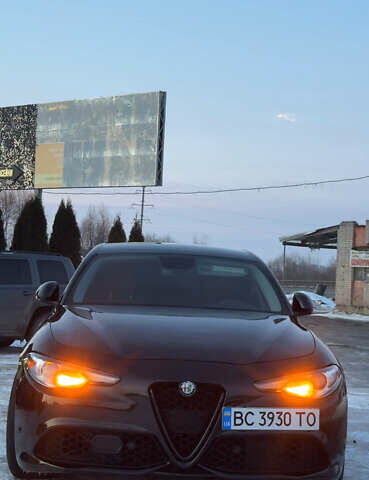 Черный Альфа Ромео Джулия, объемом двигателя 2 л и пробегом 114 тыс. км за 18700 $, фото 8 на Automoto.ua