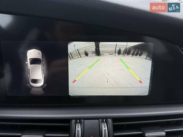 Чорний Альфа Ромео Джулія, об'ємом двигуна 2 л та пробігом 62 тис. км за 20500 $, фото 53 на Automoto.ua