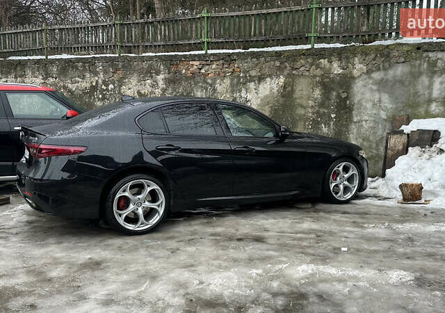 Черный Альфа Ромео Джулия, объемом двигателя 2 л и пробегом 114 тыс. км за 18700 $, фото 13 на Automoto.ua