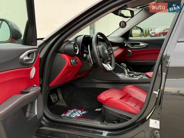 Чорний Альфа Ромео Джулія, об'ємом двигуна 2 л та пробігом 67 тис. км за 20300 $, фото 21 на Automoto.ua