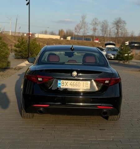Чорний Альфа Ромео Джулія, об'ємом двигуна 2 л та пробігом 58 тис. км за 18500 $, фото 8 на Automoto.ua