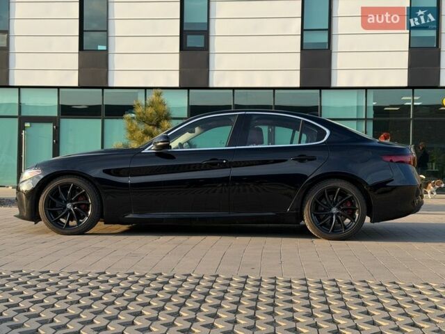 Чорний Альфа Ромео Джулія, об'ємом двигуна 2 л та пробігом 58 тис. км за 18500 $, фото 3 на Automoto.ua