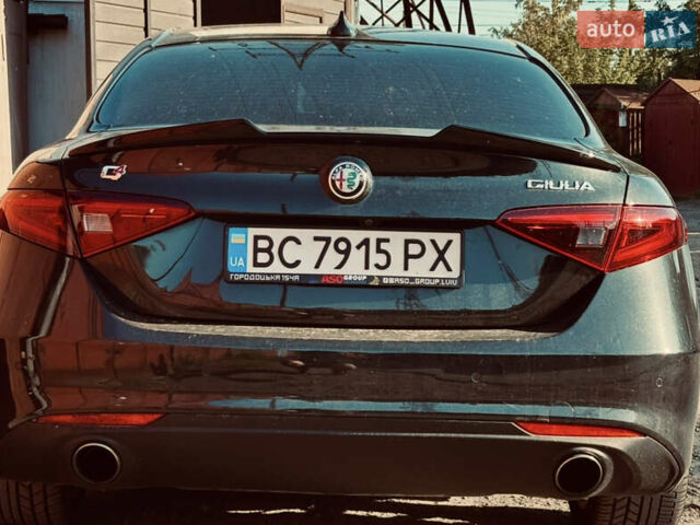 Черный Альфа Ромео Джулия, объемом двигателя 2 л и пробегом 78 тыс. км за 17800 $, фото 2 на Automoto.ua