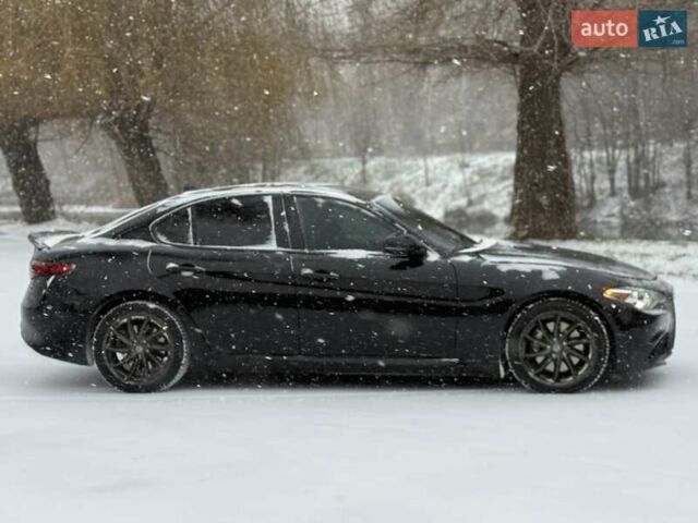 Чорний Альфа Ромео Джулія, об'ємом двигуна 2 л та пробігом 62 тис. км за 20500 $, фото 10 на Automoto.ua