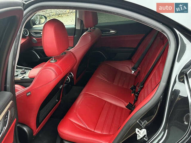 Чорний Альфа Ромео Джулія, об'ємом двигуна 2 л та пробігом 112 тис. км за 18800 $, фото 17 на Automoto.ua