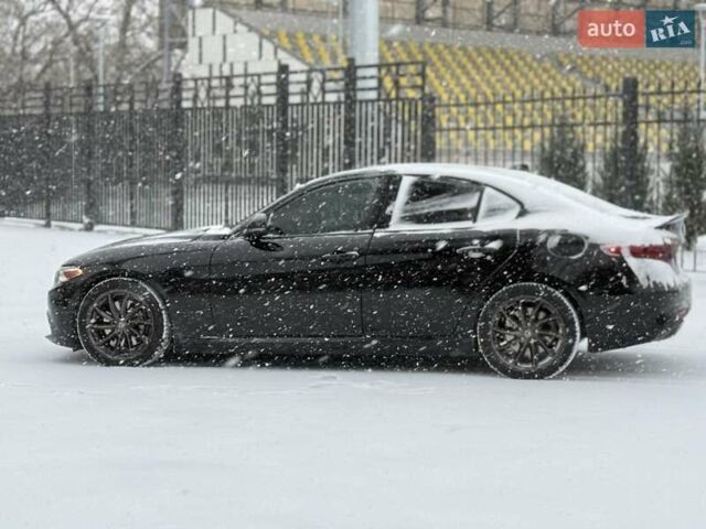 Чорний Альфа Ромео Джулія, об'ємом двигуна 2 л та пробігом 62 тис. км за 20500 $, фото 2 на Automoto.ua