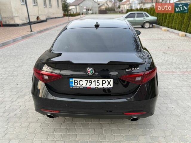 Черный Альфа Ромео Джулия, объемом двигателя 2 л и пробегом 80 тыс. км за 17000 $, фото 10 на Automoto.ua