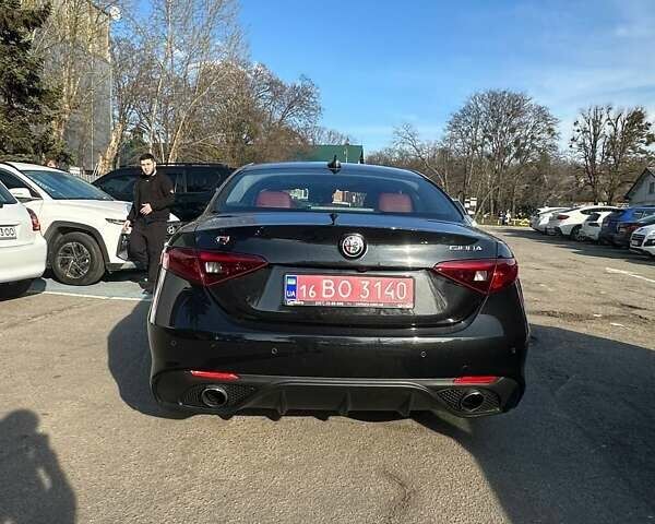 Черный Альфа Ромео Джулия, объемом двигателя 2 л и пробегом 45 тыс. км за 24000 $, фото 9 на Automoto.ua