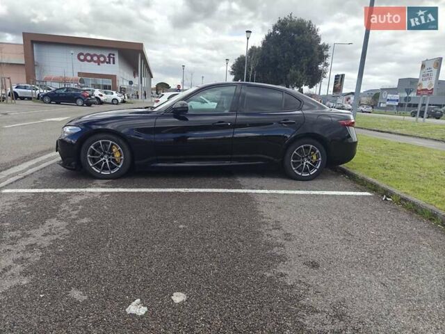 Черный Альфа Ромео Джулия, объемом двигателя 2 л и пробегом 79 тыс. км за 18412 $, фото 2 на Automoto.ua