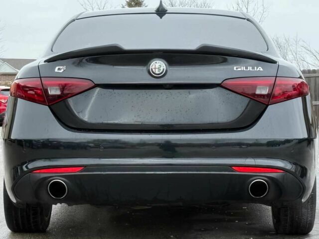 Чорний Альфа Ромео Джулія, об'ємом двигуна 2 л та пробігом 33 тис. км за 13400 $, фото 4 на Automoto.ua