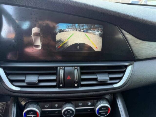 Чорний Альфа Ромео Джулія, об'ємом двигуна 2 л та пробігом 33 тис. км за 6300 $, фото 11 на Automoto.ua