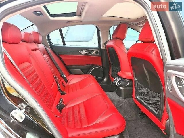 Чорний Альфа Ромео Джулія, об'ємом двигуна 2 л та пробігом 68 тис. км за 7500 $, фото 9 на Automoto.ua