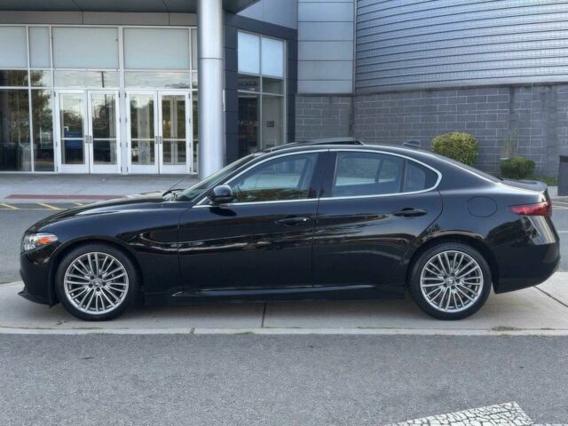 Черный Альфа Ромео Джулия, объемом двигателя 2 л и пробегом 46 тыс. км за 5100 $, фото 3 на Automoto.ua