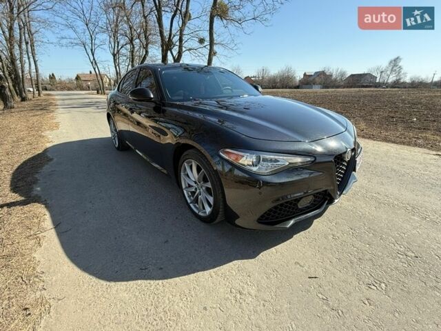 Черный Альфа Ромео Джулия, объемом двигателя 2 л и пробегом 73 тыс. км за 20500 $, фото 1 на Automoto.ua