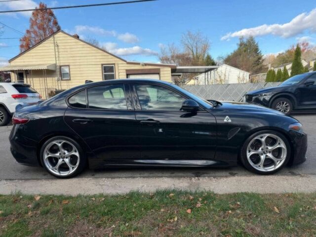 Черный Альфа Ромео Джулия, объемом двигателя 2.9 л и пробегом 48 тыс. км за 12500 $, фото 7 на Automoto.ua