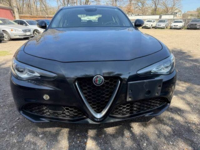 Чорний Альфа Ромео Джулія, об'ємом двигуна 2 л та пробігом 33 тис. км за 6300 $, фото 1 на Automoto.ua