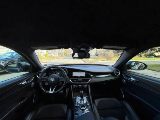 Черный Альфа Ромео Джулия, объемом двигателя 2.9 л и пробегом 48 тыс. км за 12500 $, фото 10 на Automoto.ua