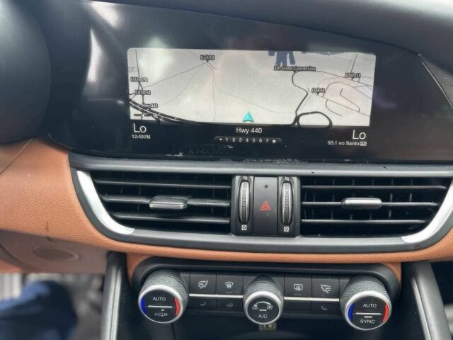 Черный Альфа Ромео Джулия, объемом двигателя 2 л и пробегом 46 тыс. км за 5100 $, фото 8 на Automoto.ua