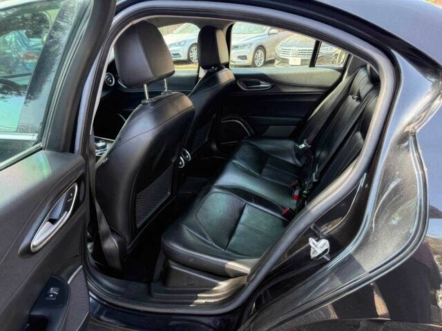 Чорний Альфа Ромео Джулія, об'ємом двигуна 2 л та пробігом 33 тис. км за 6300 $, фото 12 на Automoto.ua