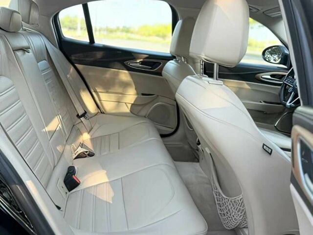 Черный Альфа Ромео Джулия, объемом двигателя 2 л и пробегом 45 тыс. км за 4100 $, фото 13 на Automoto.ua