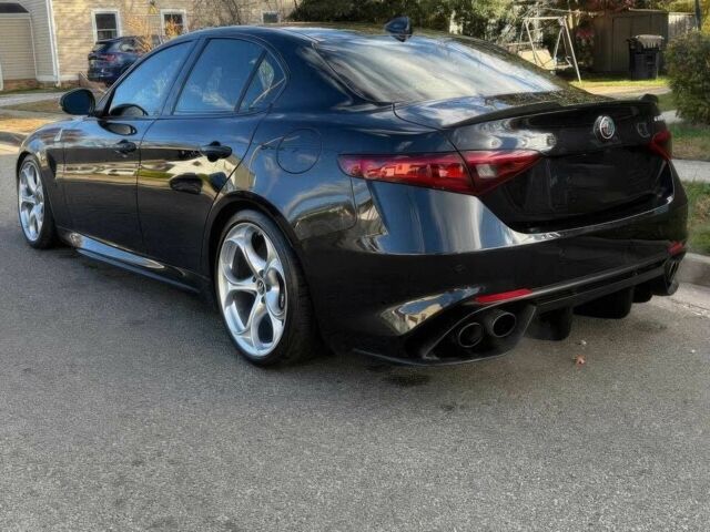 Чорний Альфа Ромео Джулія, об'ємом двигуна 2.9 л та пробігом 44 тис. км за 13500 $, фото 5 на Automoto.ua