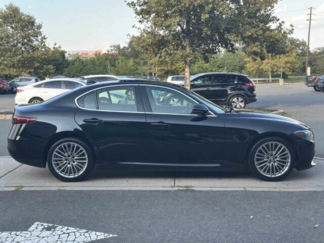 Черный Альфа Ромео Джулия, объемом двигателя 2 л и пробегом 46 тыс. км за 5100 $, фото 5 на Automoto.ua