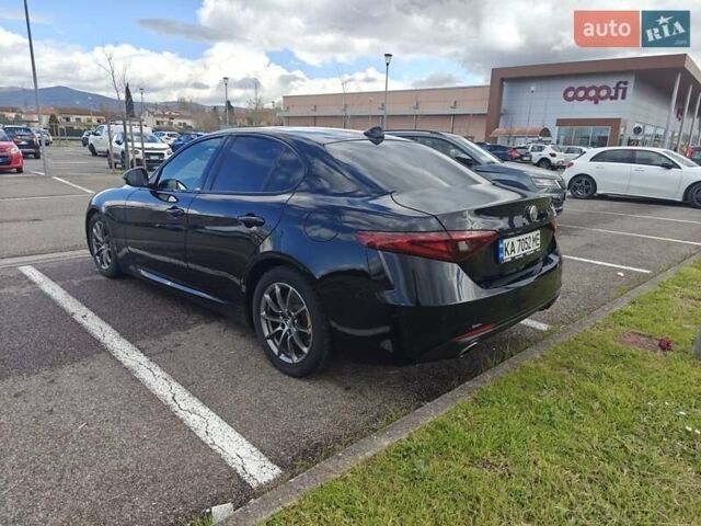 Черный Альфа Ромео Джулия, объемом двигателя 2 л и пробегом 79 тыс. км за 18412 $, фото 4 на Automoto.ua