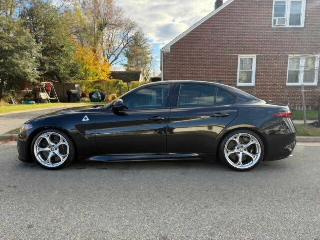 Черный Альфа Ромео Джулия, объемом двигателя 2.9 л и пробегом 48 тыс. км за 12500 $, фото 3 на Automoto.ua