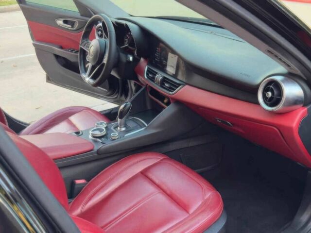 Черный Альфа Ромео Джулия, объемом двигателя 2.9 л и пробегом 33 тыс. км за 12500 $, фото 9 на Automoto.ua