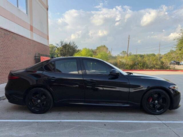 Черный Альфа Ромео Джулия, объемом двигателя 2.9 л и пробегом 33 тыс. км за 12500 $, фото 7 на Automoto.ua