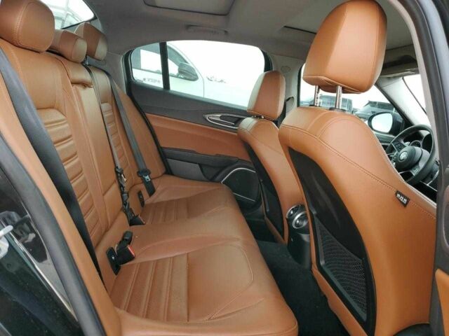 Черный Альфа Ромео Джулия, объемом двигателя 2 л и пробегом 100 тыс. км за 3850 $, фото 8 на Automoto.ua