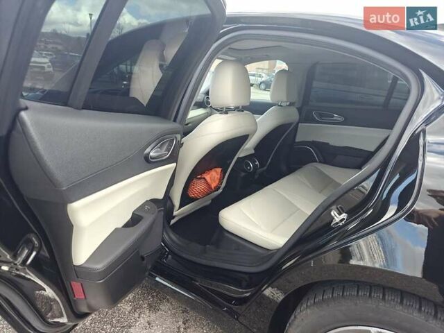 Черный Альфа Ромео Джулия, объемом двигателя 2 л и пробегом 79 тыс. км за 18412 $, фото 8 на Automoto.ua