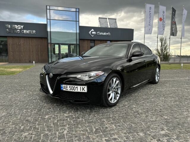 Чорний Альфа Ромео Джулія, об'ємом двигуна 2 л та пробігом 135 тис. км за 17000 $, фото 1 на Automoto.ua