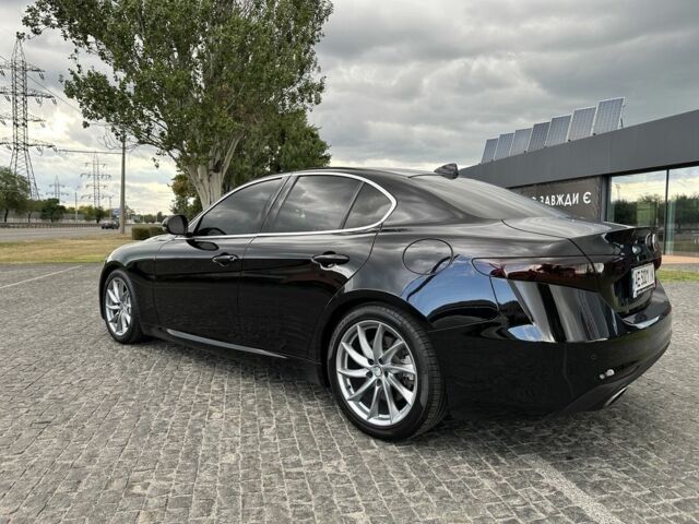 Чорний Альфа Ромео Джулія, об'ємом двигуна 2 л та пробігом 135 тис. км за 17000 $, фото 2 на Automoto.ua