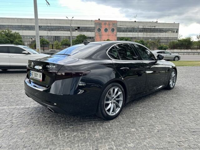 Чорний Альфа Ромео Джулія, об'ємом двигуна 2 л та пробігом 135 тис. км за 17000 $, фото 4 на Automoto.ua