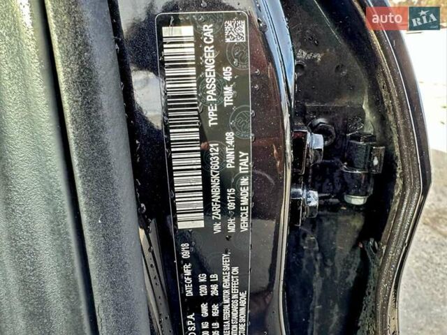 Черный Альфа Ромео Джулия, объемом двигателя 2 л и пробегом 66 тыс. км за 5000 $, фото 9 на Automoto.ua