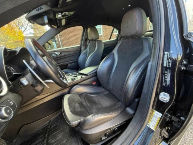 Черный Альфа Ромео Джулия, объемом двигателя 2.9 л и пробегом 48 тыс. км за 12500 $, фото 9 на Automoto.ua