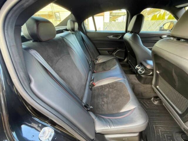 Чорний Альфа Ромео Джулія, об'ємом двигуна 2.9 л та пробігом 44 тис. км за 13500 $, фото 14 на Automoto.ua