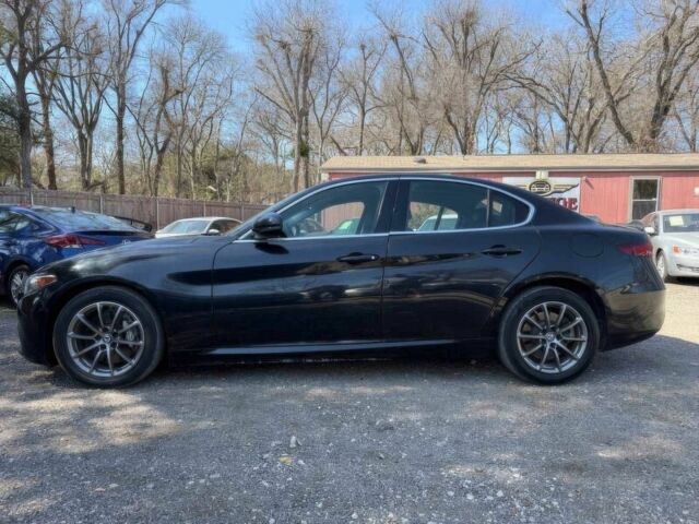 Чорний Альфа Ромео Джулія, об'ємом двигуна 2 л та пробігом 33 тис. км за 6300 $, фото 3 на Automoto.ua