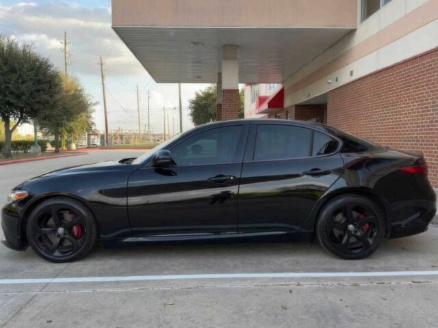 Черный Альфа Ромео Джулия, объемом двигателя 2.9 л и пробегом 33 тыс. км за 12500 $, фото 3 на Automoto.ua